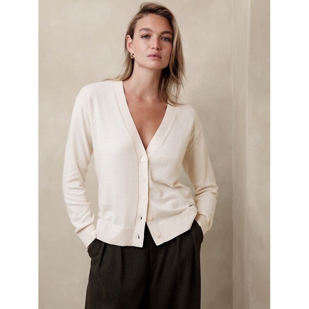 Banana Republic Petite Small V-Neck Cardigan Sweater Cream Off-White NWT